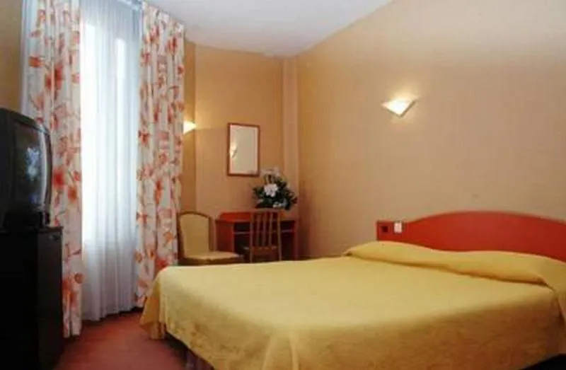 Auriane Porte De Versailles 2* Париж